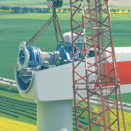 So wird aus Wind Strom - Nahaufnahme des Motors einer Windkraftanlage